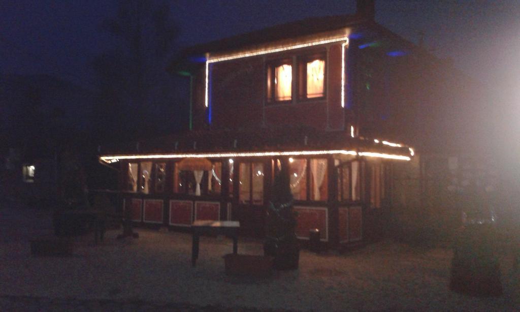 Chuchura Family Hotel Koprivștița Exterior foto